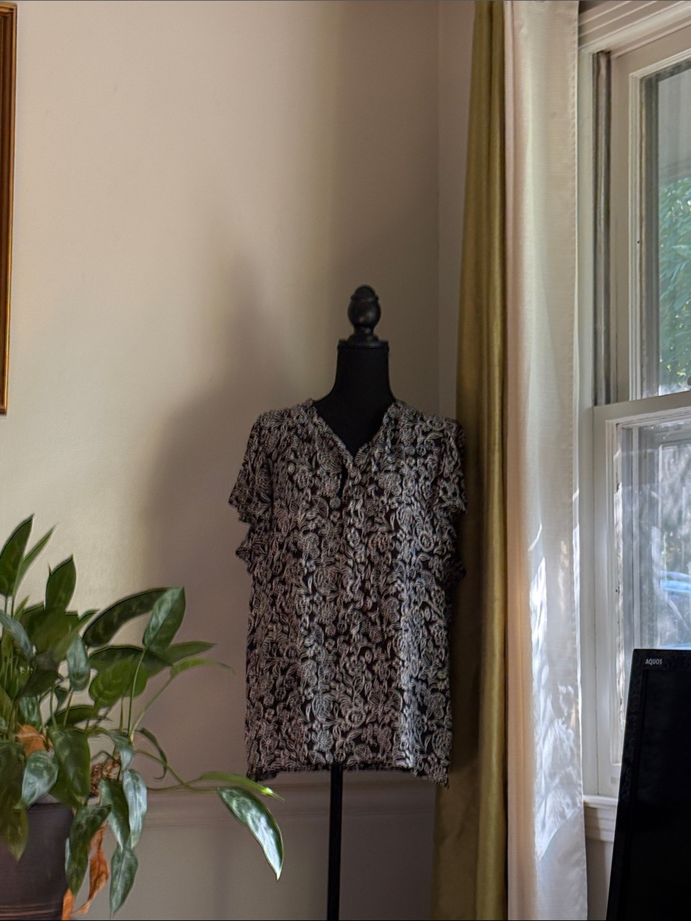LOFT Black and White Paisley Button-Front Blouse